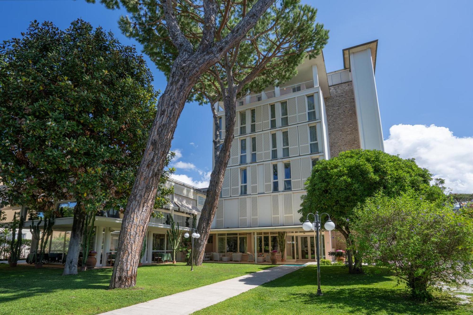 Hotel Il Caravaggio Marina di Pietrasanta Bagian luar foto