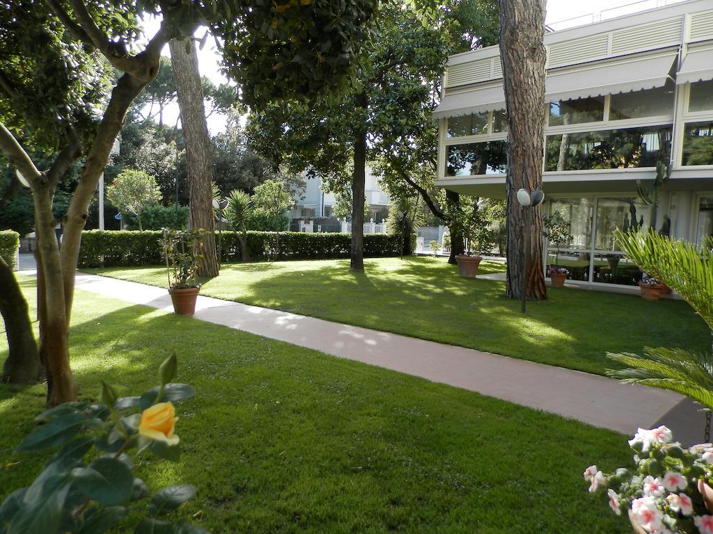 Hotel Il Caravaggio Marina di Pietrasanta Bagian luar foto